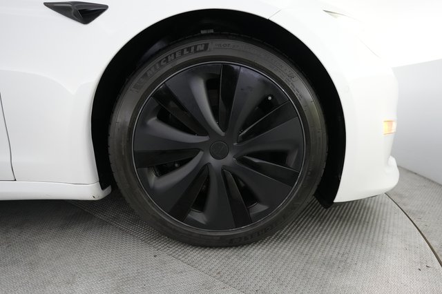 2022 Tesla Model S — photo 16 of 24