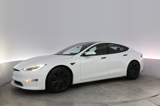 2022 Tesla Model S — photo 14 of 24