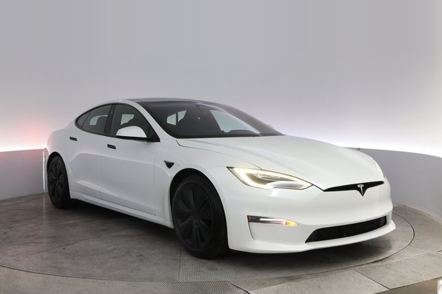 2022 Tesla Model S — photo 10 of 24