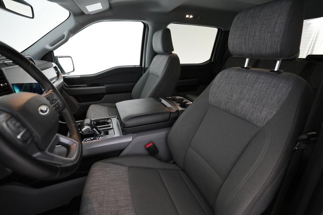 2023 Ford F-150 Lightning — photo 3 of 15