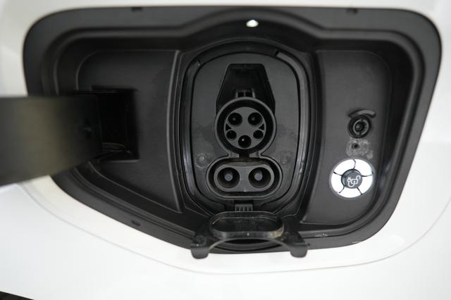 2023 Ford F-150 Lightning — photo 8 of 15