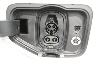 2023 Ford F-150 Lightning — photo 8 of 16