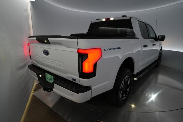 2023 Ford F-150 Lightning — photo 2 of 15