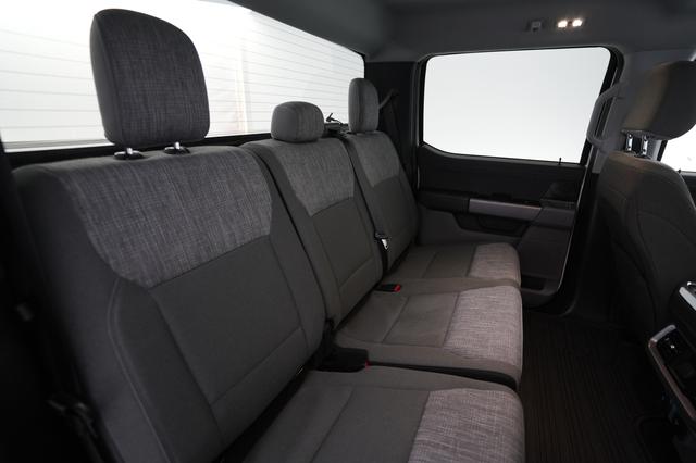 2023 Ford F-150 Lightning — photo 4 of 15
