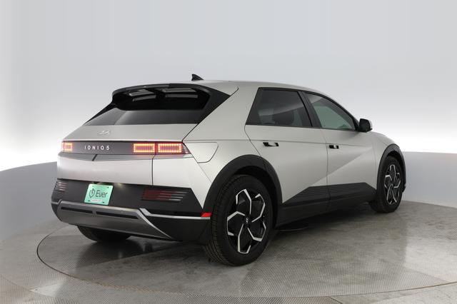 2024 Hyundai IONIQ 5 — photo 2 of 29