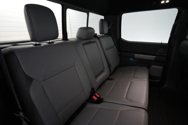 2023 Ford F-150 Lightning — photo 4 of 18