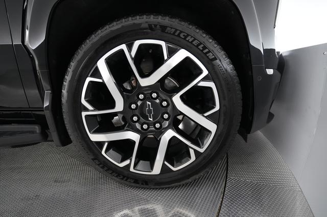 2024 Chevrolet Silverado EV — photo 9 of 15