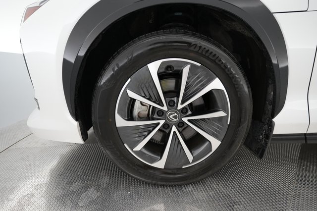 2024 Lexus RZ — photo 14 of 18