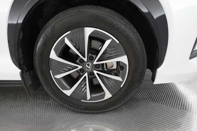 2024 Lexus RZ — photo 13 of 18