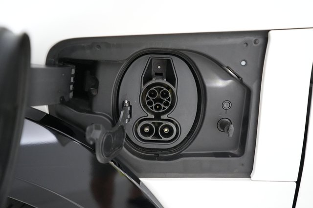 2024 Lexus RZ — photo 8 of 18