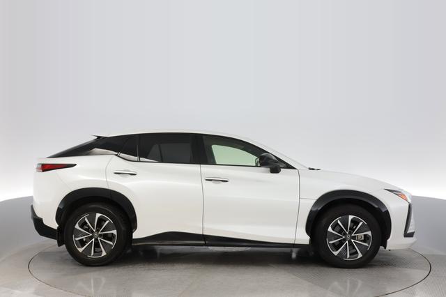 2024 Lexus RZ — photo 10 of 18