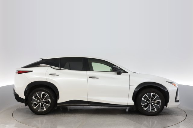 2024 Lexus RZ — photo 10 of 18