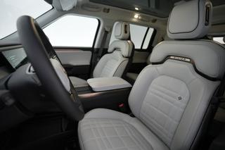 2025 Rivian R1S — photo 3 of 26