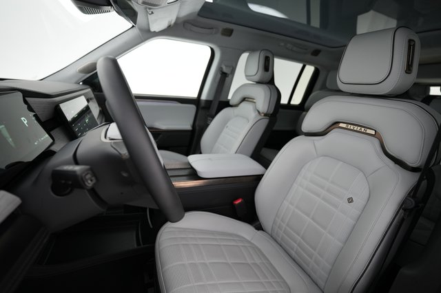 2026 Rivian R1S — photo 3 of 31