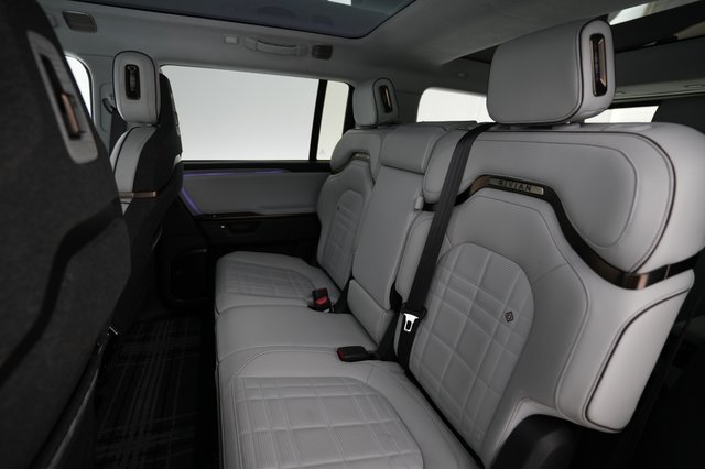 2026 Rivian R1S — photo 19 of 31