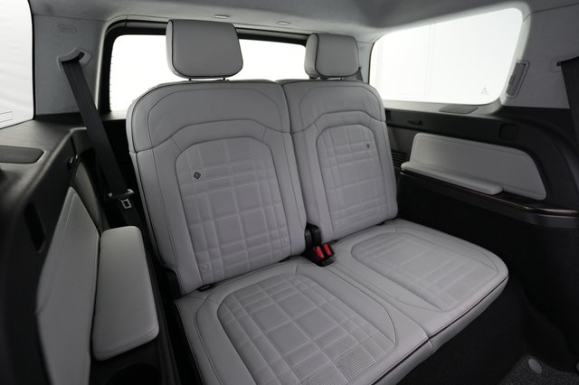 2026 Rivian R1S — photo 21 of 31