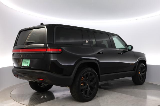 2026 Rivian R1S — photo 2 of 31