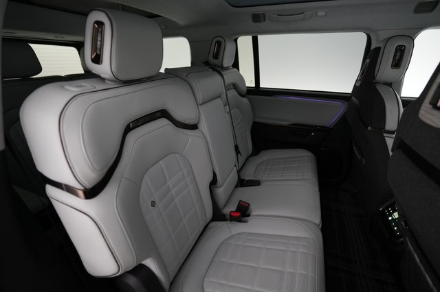2026 Rivian R1S — photo 18 of 31