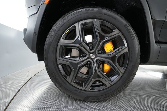 2026 Rivian R1S — photo 17 of 31