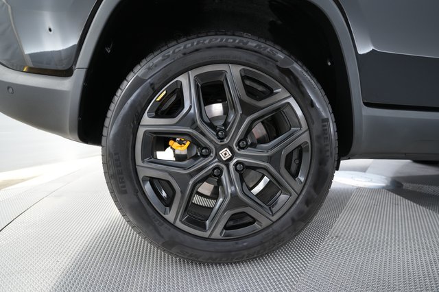 2026 Rivian R1S — photo 7 of 31