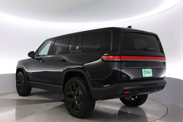 2026 Rivian R1S — photo 13 of 31