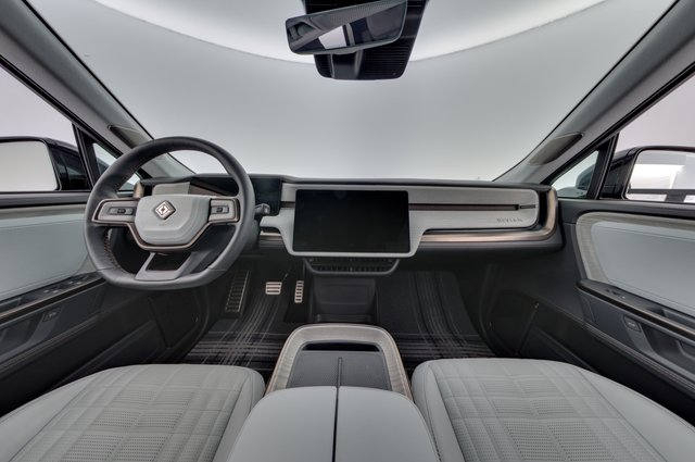 2026 Rivian R1S — photo 23 of 31
