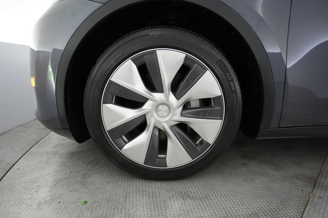 2023 Tesla Model Y — photo 15 of 24