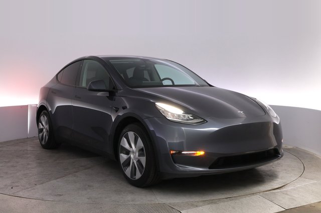 2023 Tesla Model Y — photo 10 of 24