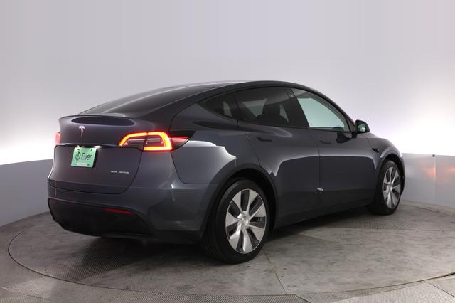 2023 Tesla Model Y — photo 2 of 24