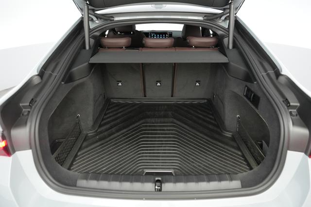 2023 BMW i4 — photo 6 of 21