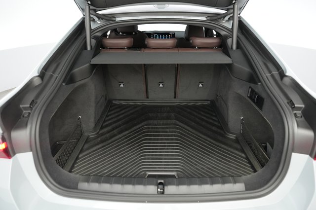 2023 BMW i4 — photo 6 of 21
