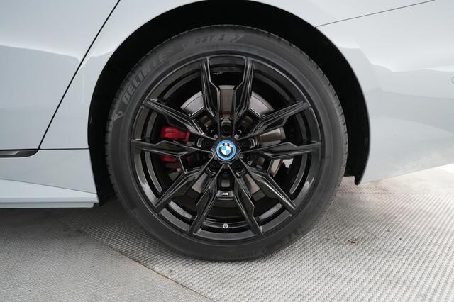 2023 BMW i4 — photo 7 of 21