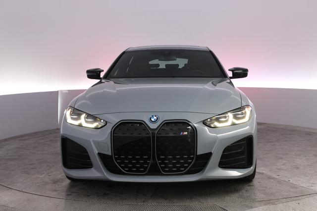 2023 BMW i4 — photo 9 of 21