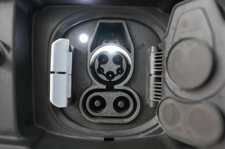 2023 BMW i4 — photo 8 of 21
