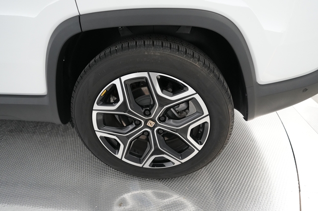 2025 Rivian R1S