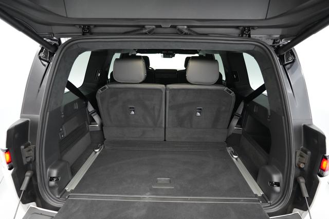 2025 Rivian R1S — photo 6 of 21