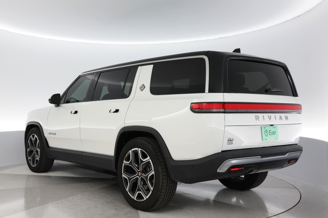 2025 Rivian R1S