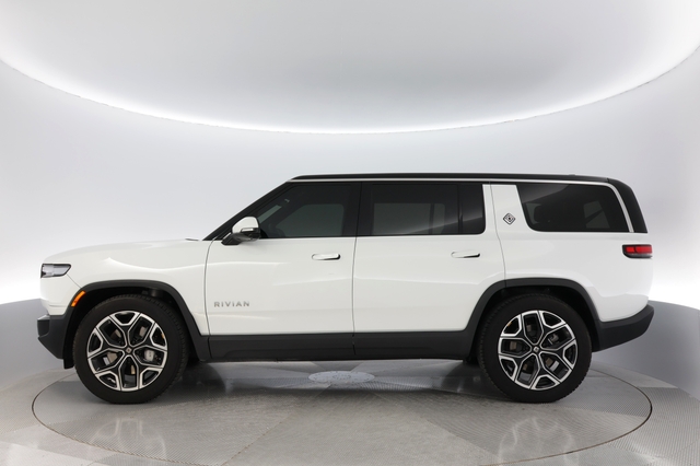 2025 Rivian R1S