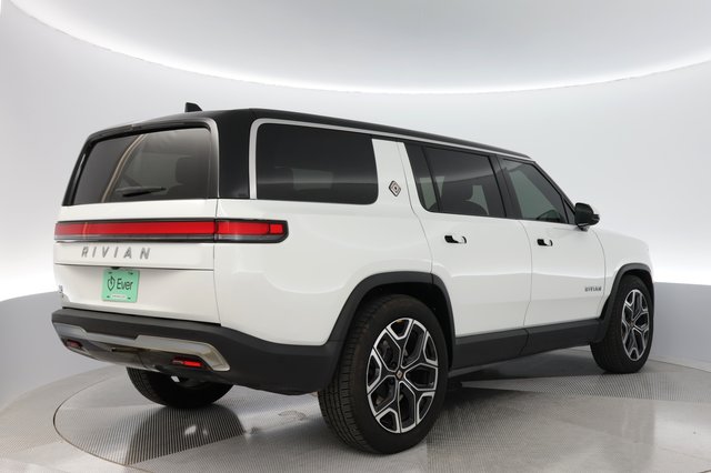 2025 Rivian R1S — photo 2 of 21