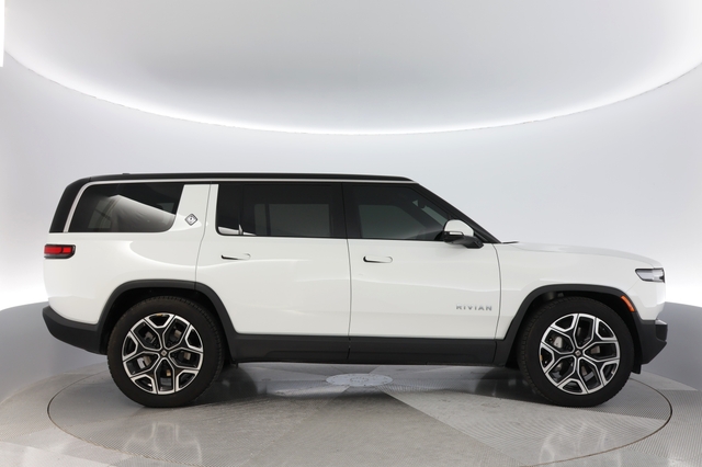 2025 Rivian R1S