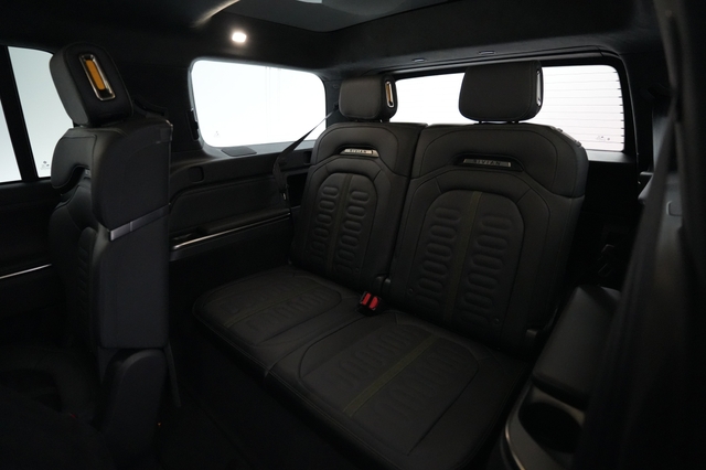 2025 Rivian R1S