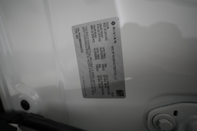 2025 Rivian R1S