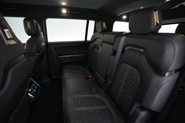 2025 Rivian R1S — photo 17 of 21