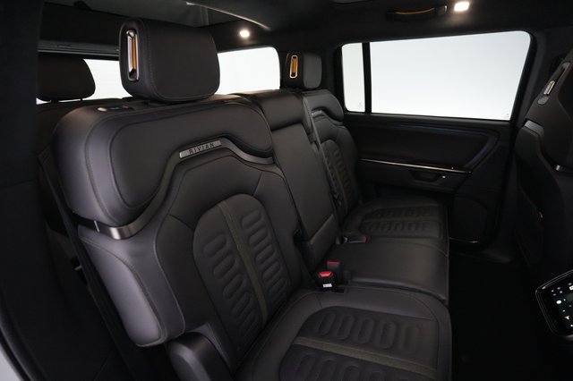 2025 Rivian R1S — photo 4 of 21