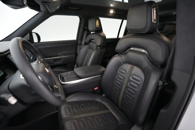 2025 Rivian R1S