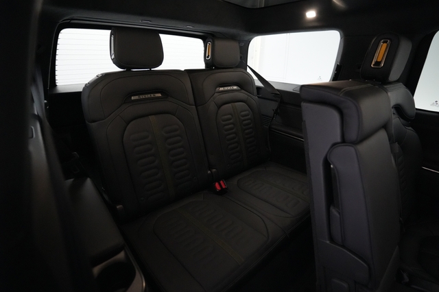 2025 Rivian R1S