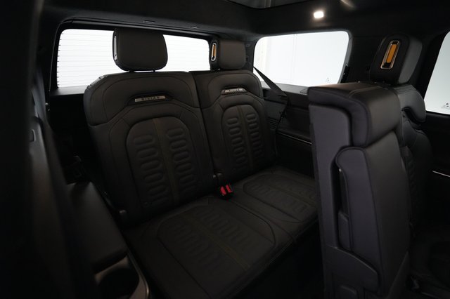 2025 Rivian R1S — photo 19 of 21