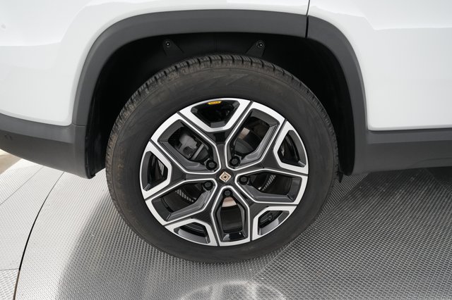 2025 Rivian R1S — photo 7 of 21