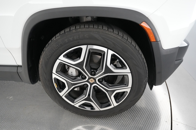 2025 Rivian R1S