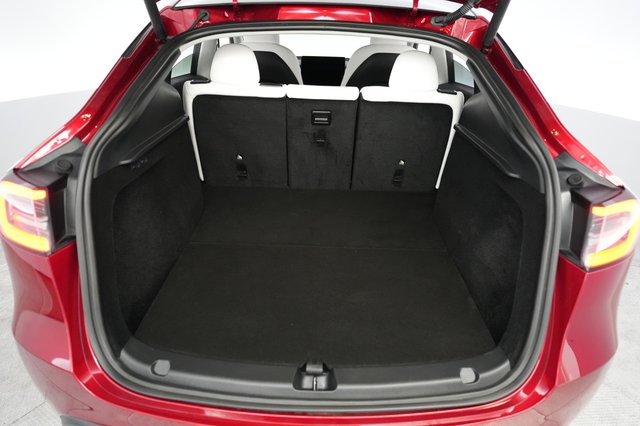 2025 Tesla Model Y — photo 6 of 21